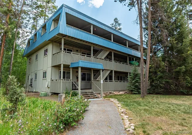 4th image of 400 Hi Country Dr, Winter Park, CO 80482