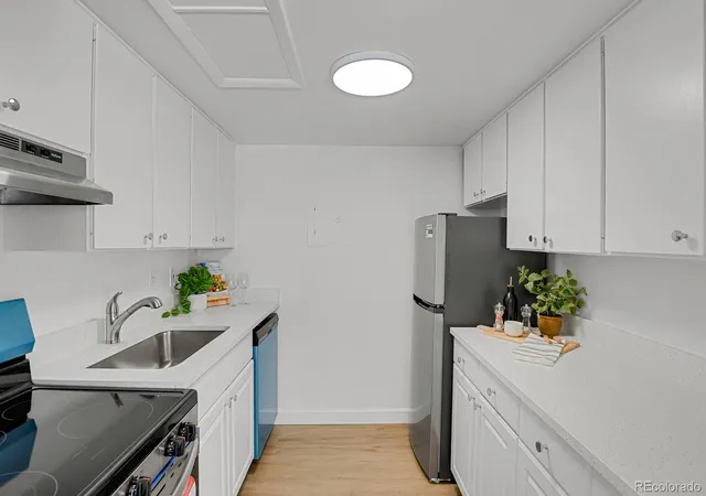 4th image of 3369 S Monaco St Pkwy, Denver, CO 80222