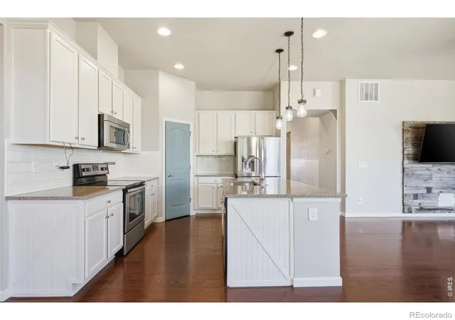Photo 3 of Single family home for sale at 882 Jenny Ln, Berthoud, CO 80513 | MLS# IR1061931 | Listing updated on 2026-09-22