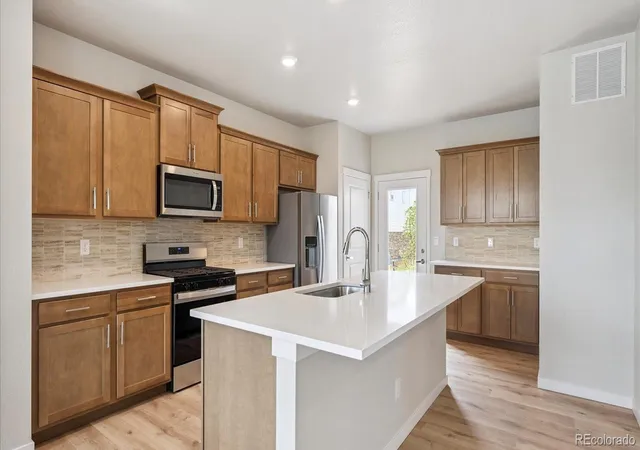 2nd image of 688 N Ukraine St, Aurora, CO 80018 | MLS# 6476843