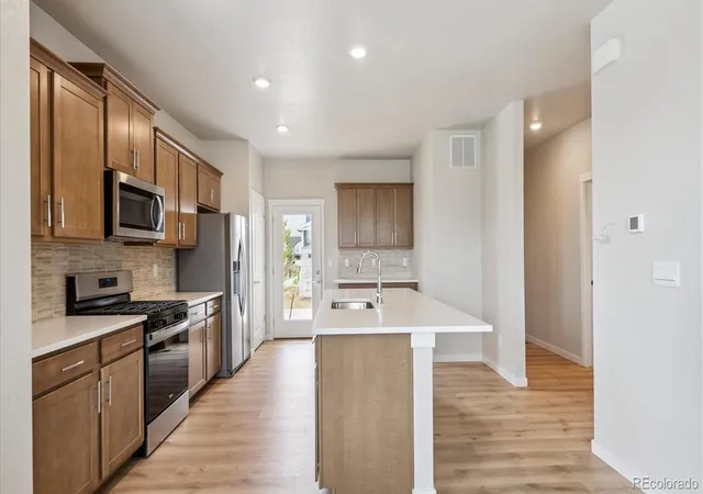 3rd image of 688 N Ukraine St, Aurora, CO 80018 | MLS# 6476843