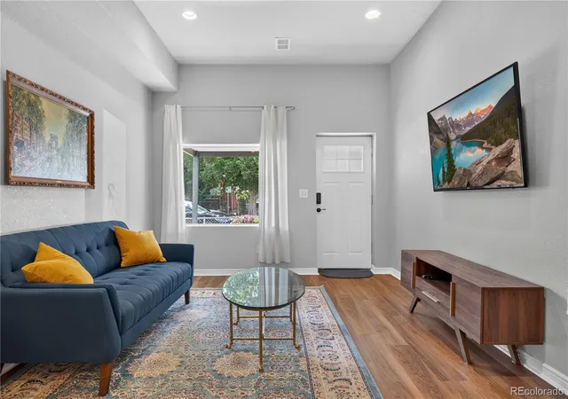 Photo 4 of Townhouse for sale at 3817 N Franklin St, Denver, CO 80205 | MLS# 3756585 | Listing updated on 2026-08-25
