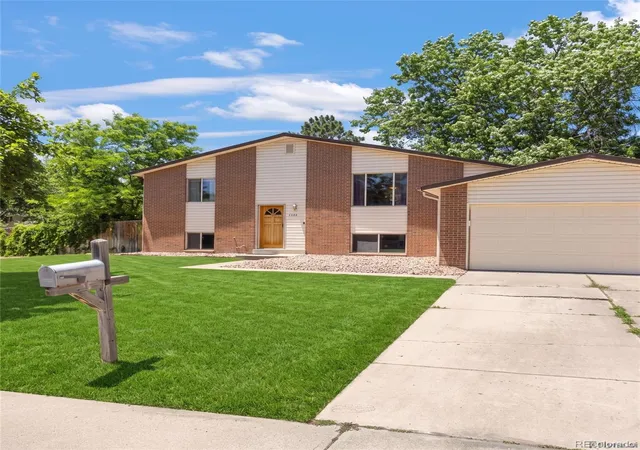 Photo 2 of Single family home for sale at 3347 S Laredo Ct, Aurora, CO 80013 | MLS# 2377980 | Listing updated on 2026-07-28