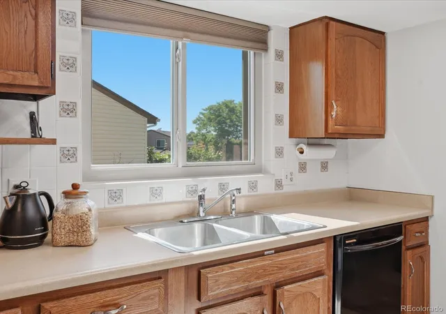Photo 4 of Single family home for sale at 16636 E Rice Cir, Aurora, CO 80015 | MLS# 8988139 | Listing updated on 2026-10-21