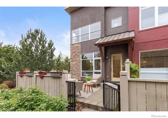 Listing Photo 3 - Condo for sale in building located at 4194 Longview Ln, Boulder, CO 80301