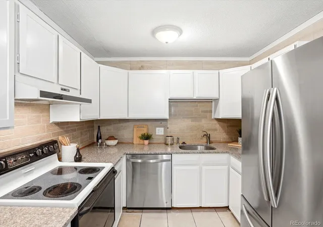 5th image of 2120 S Vaughn Wy, Aurora, CO 80014