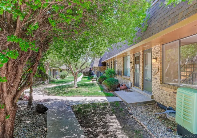 Photo 4 of Townhouse for sale at 1757 Quail St, Lakewood, CO 80215 | MLS# 7489882 | Listing updated on 2026-09-20