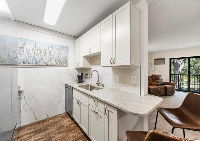 2nd image of 1200 Golden Cir #204, Golden, CO 80401 | MLS# 7177862