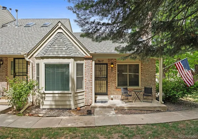 Townhouse for sale at 7617 S Cove Cir, Centennial, CO 80122 | MLS# 8706465