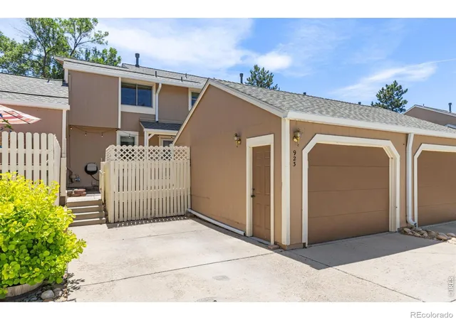 2nd image of 923 Reynolds Farm Ln, Longmont, CO 80503 | MLS# IR1062325
