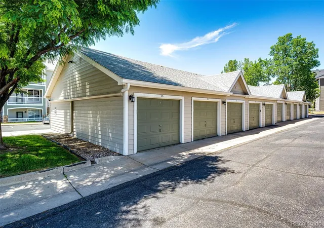 Homes for sale in Castle Rock, CO | 6005 W Castlegate Drive, Castle Rock, CO 80108 | Houzeo
