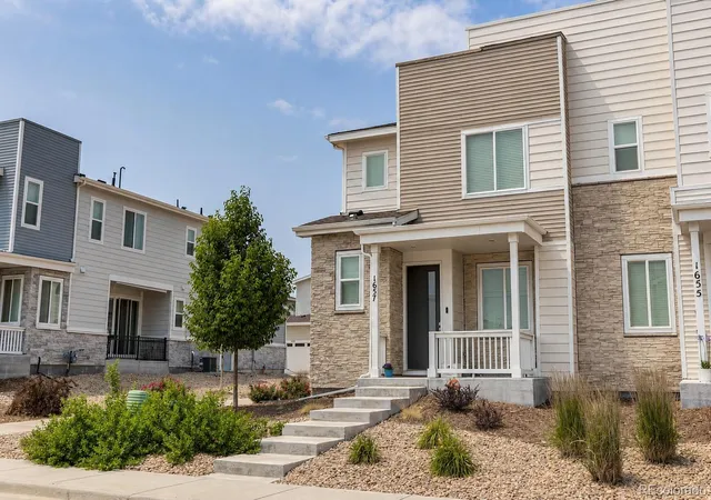 Photo 2 of Single family home for sale at 1657 S Andes Way, Aurora, CO 80017 | MLS# 1527551 | Listing updated on 2026-08-19