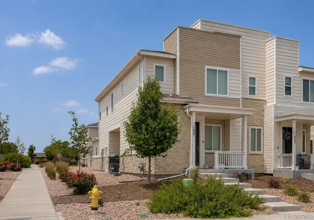 Photo 2 of Single family home for sale at 1657 S Andes Way, Aurora, CO 80017 | MLS# 1527551 | Listing updated on 2026-08-19