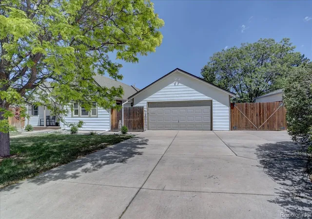 Photo 2 of Single family home for sale at 488 S Parfet St, Lakewood, CO 80226 | MLS# 9222728 | Listing updated on 2026-08-25
