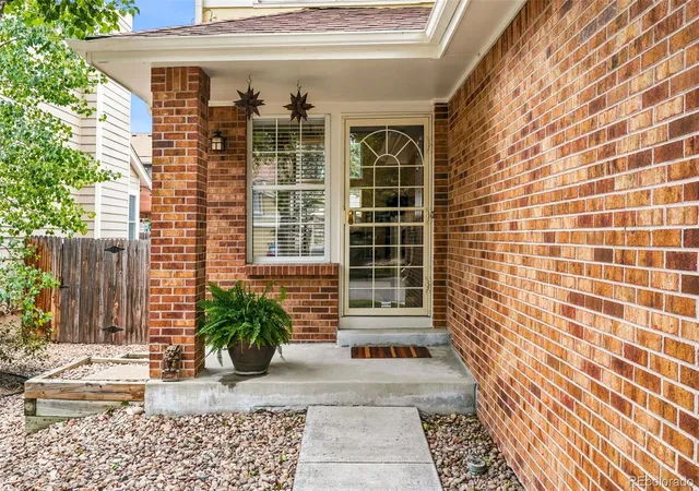 3rd image of 1570 S Roslyn St, Denver, CO 80231 | MLS# 9325990