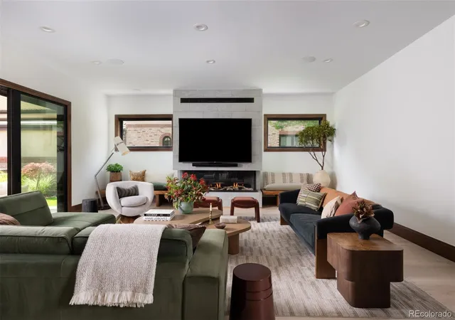 Photo 4 of Single family home for sale at 1240 S Elizabeth St, Denver, CO 80210 | MLS# 3889139 | Listing updated on 2026-10-25