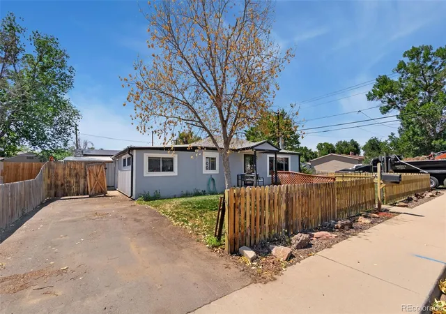 Photo 3 of Single family home for sale at 7091 Leyden St, Commerce City, CO 80022 | MLS# 7536085 | Listing updated on 2026-09-14