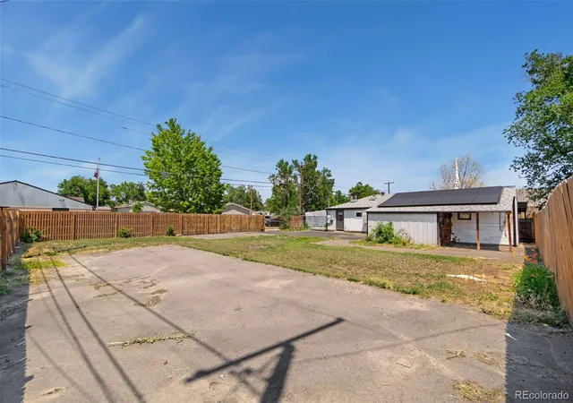 Photo 4 of Single family home for sale at 7091 Leyden St, Commerce City, CO 80022 | MLS# 7536085 | Listing updated on 2026-10-01