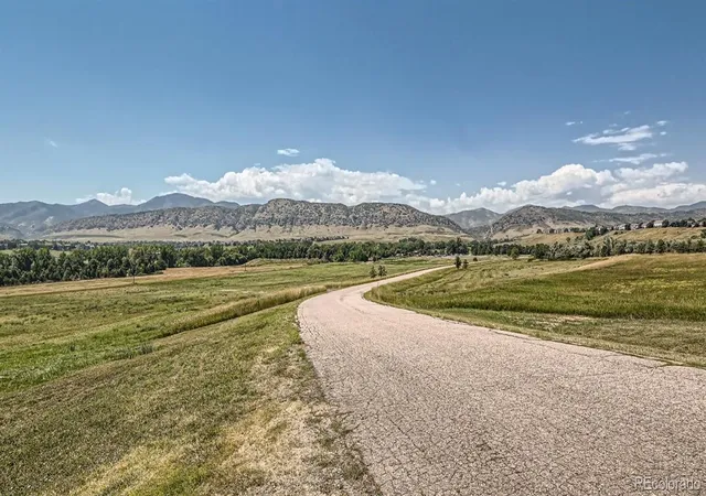 Photo 4 of Sale Pending at 8910 San Antonio St, Littleton, CO 80125 | MLS# 9870104 | Listing updated on 2026-07-13