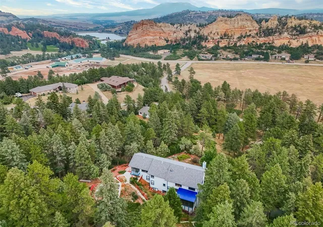 2nd image of 5581 Osage Pl, Larkspur, CO 80118 | MLS# 8755024