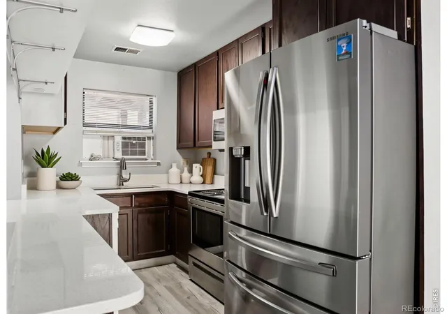 Listing Photo 5 - Condo for sale in building located at 225 E 8th Ave, Longmont, CO 80504 - Unit #6