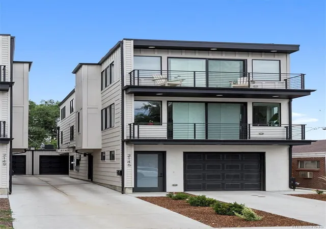 Photo 1 of Single family home for sale at 2147 S Bellaire St, Denver, CO 80222 | MLS# 6371673 | Listing updated on 2026-08-01