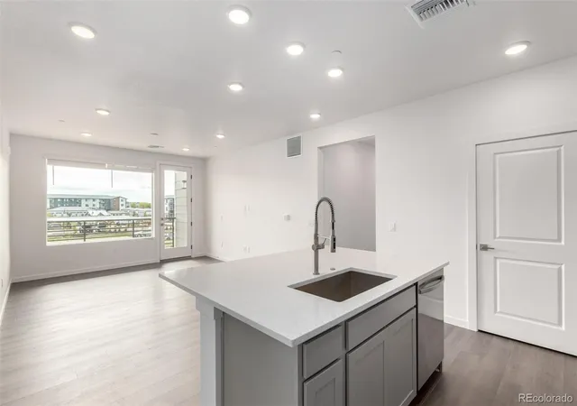 4th image of 6153 N Ceylon St #202, Denver, CO 80249 | MLS# 5792046