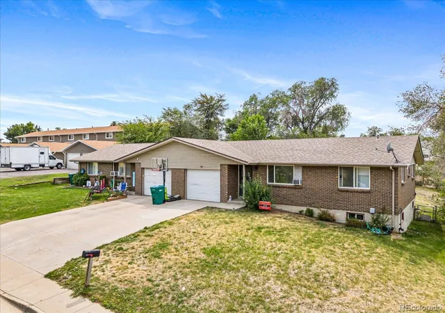 Listing Photo 2 - Condo for sale in building located at 985-995 S Yukon St, Lakewood, CO 80226 - Unit #