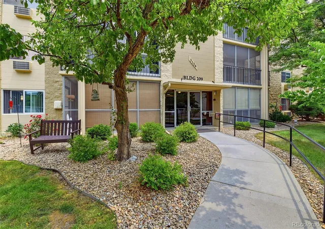 2nd image of 3124 S Wheeling Wy #211, Aurora, CO 80014 | MLS# 9456834