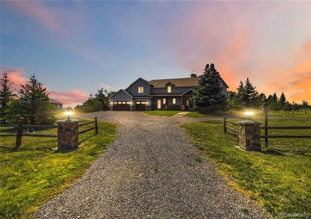 1st image of 8124 S Ireland Wy, Aurora, CO 80016 | MLS# 6755358