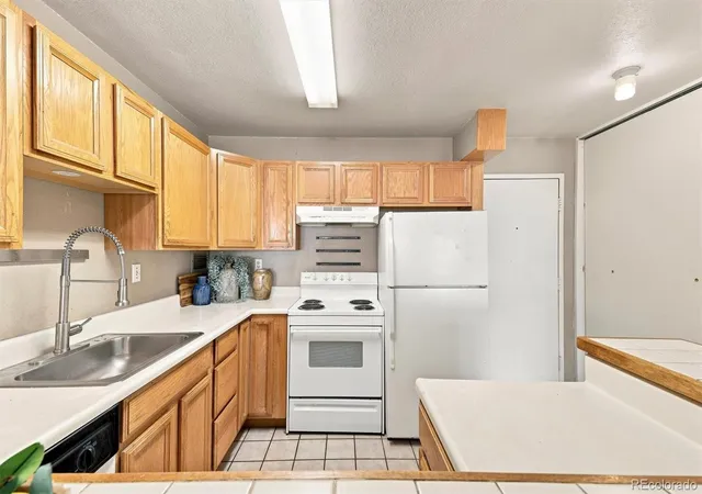3rd image of 1121 Albion St #405, Denver, CO 80220 | MLS# 6593758