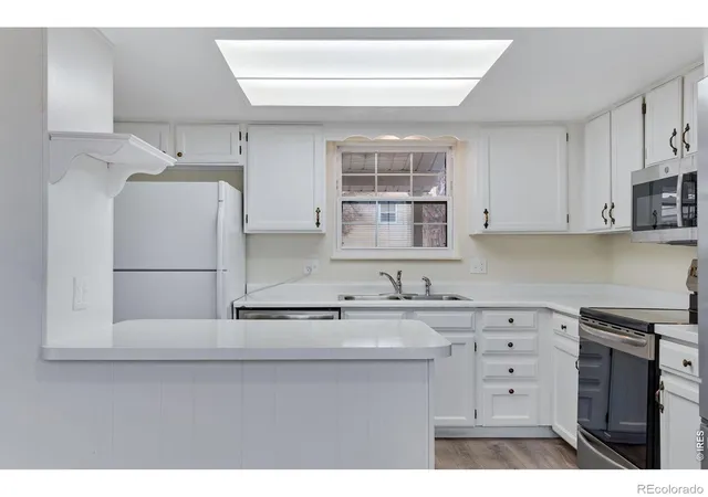 4th image of 2630 S Vaughn Wy, Aurora, CO 80014