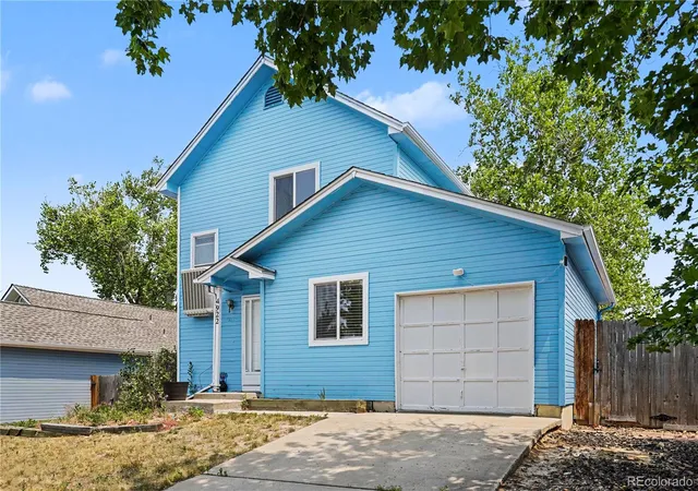 Photo 2 of Single family home for sale at 4922 S Rifle Ct, Aurora, CO 80015 | MLS# 6922162 | Listing updated on 2026-08-28