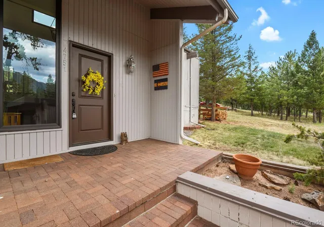 3rd image of 4751 Red Rock Dr, Larkspur, CO 80118 | MLS# 1735120