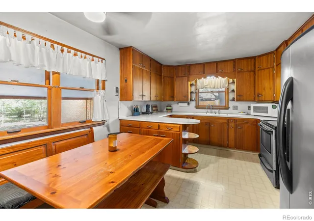 3rd image of 808 Francis St, Longmont, CO 80501 | MLS# IR1062725