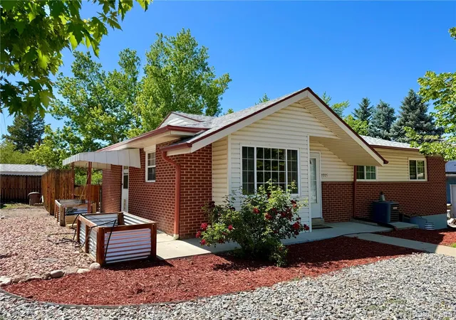 2nd image of 1005 Moss St, Golden, CO 80401 | MLS# 5573897