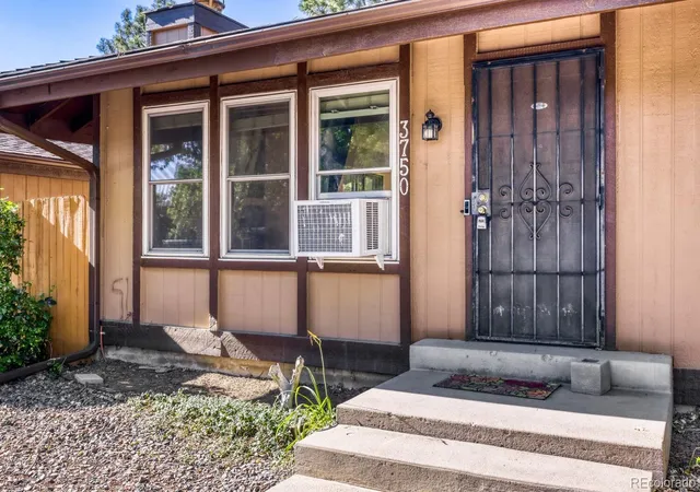 Photo 3 of Townhouse for sale at 3750 S Granby Way, Aurora, CO 80014 | MLS# 6934066 | Listing updated on 2026-08-22