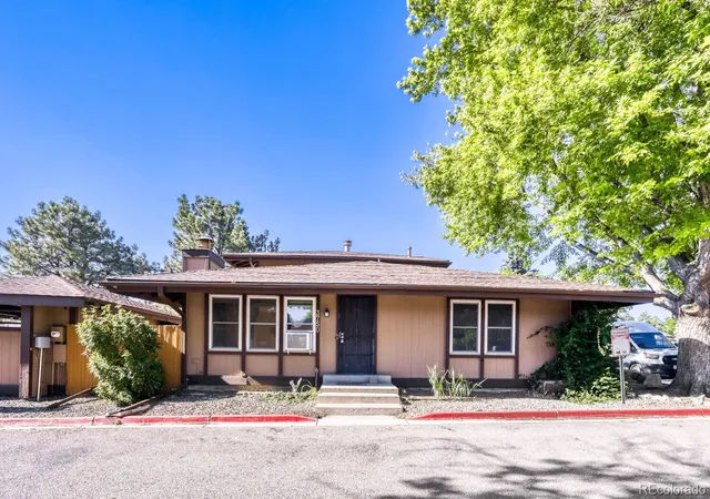 Photo 2 of Townhouse for sale at 3750 S Granby Way, Aurora, CO 80014 | MLS# 6934066 | Listing updated on 2026-08-22