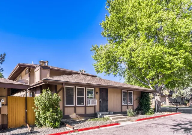 Photo 4 of Townhouse for sale at 3750 S Granby Way, Aurora, CO 80014 | MLS# 6934066 | Listing updated on 2026-08-22