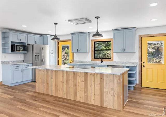 Photo 3 of Single family home for sale at 199 Pinyon Trl, Estes Park, CO 80517 | MLS# IR1062761 | Listing updated on 2026-10-06