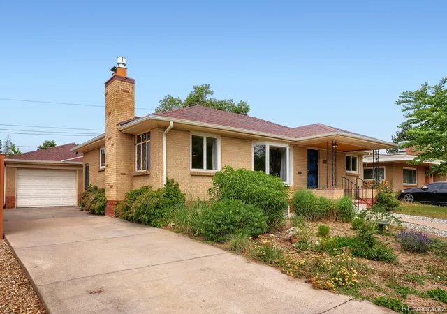 3rd image of 1009 Kenton St, Aurora, CO 80010 | MLS# 4044179