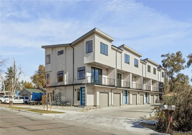 Townhouse for sale at 1678 Tabor St, Lakewood, CO 80215 | MLS# 2276599