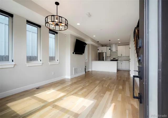 Listing Photo 4 - Condo for sale in building located at 1385 Raleigh St, Denver, CO 80204 - Unit #101