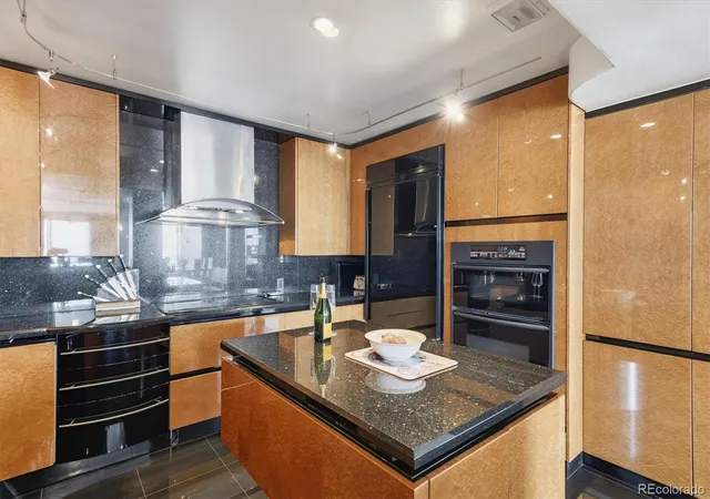 Listing Photo 4 - Condo for sale in building located at 1020 15Th St, Denver, CO 80202 - Unit #42D