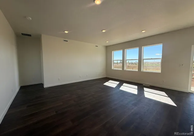 Photo 4 of Single family home for sale at 1984 Sorghum Way, Johnstown, CO 80534 | MLS# IR1062907 | Listing updated on 2026-10-08