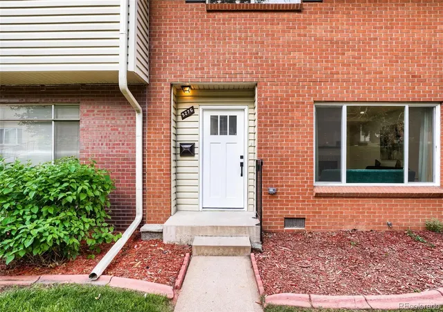 Photo 3 of Townhouse for sale at 9276 E Mansfield Ave, Denver, CO 80237 | MLS# 6741695 | Listing updated on 2026-09-23