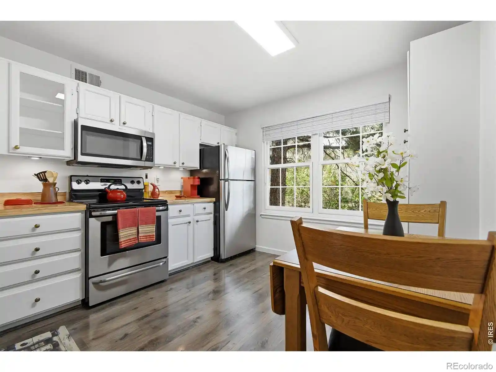 Listing Photo 1 - Condo for sale in 965 S Miller St located at 965 S Miller St, Lakewood, CO 80226 - Unit #201