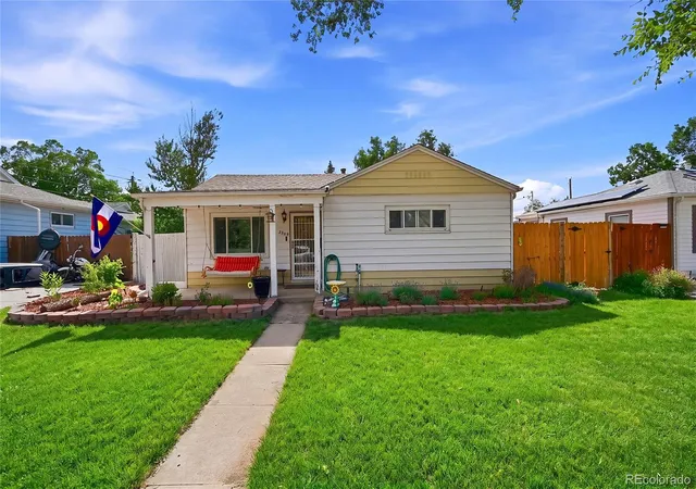 2nd image of 2309 Newark St, Aurora, CO 80010 | MLS# 5764602