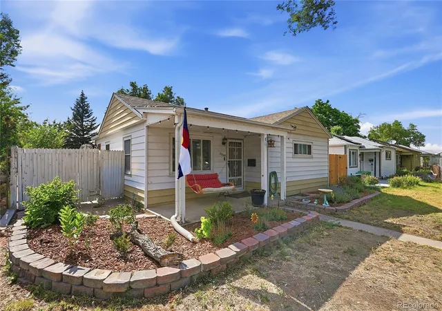 4th image of 2309 Newark St, Aurora, CO 80010 | MLS# 5764602