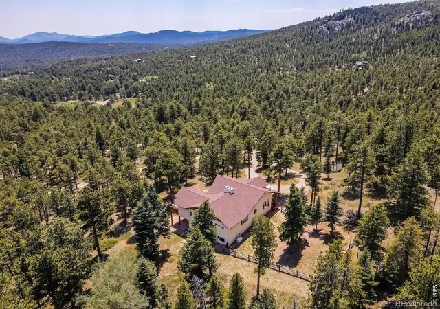 Photo 3 of Single family home for sale at 221 Rockledge Cir, Lyons, CO 80540 | MLS# IR1063047 | Listing updated on 2026-10-08